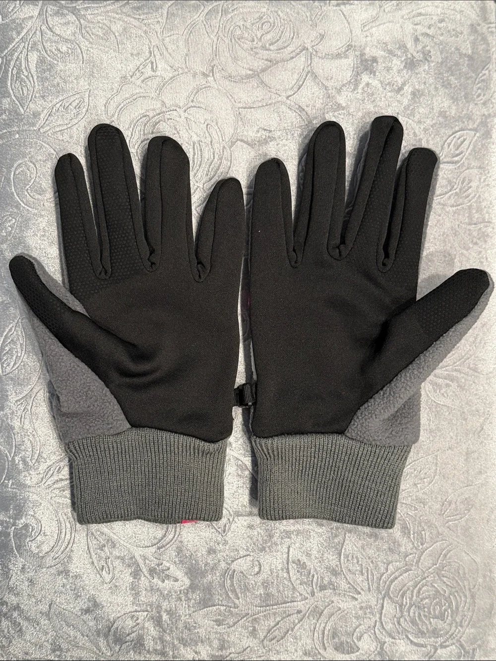 New T-Mobile Grey, Black and Pink Fleece Gloves Touch Screen Size S / M Unisex